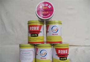 本產(chǎn)品是由潤(rùn)滑油基礎(chǔ)油經(jīng)精餾、深度處理、調(diào)合并經(jīng)后處理工序制得。本產(chǎn)品用作真空冶煉、真空噴涂、電子管制造和原子能工業(yè)等真空設(shè)備的固定接頭、經(jīng)常需要拆卸部分的密封或系統(tǒng)中有可疑泄漏點(diǎn)時(shí)的暫時(shí)性密封。按規(guī)